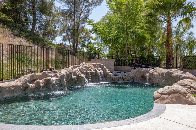 20128 Cavern Court, Saugus CA: https://media.crmls.org/medias/7d5d2737-baf7-45f5-aeca-1ad46601a586.jpg