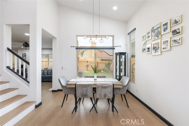 560 Shenandoah Road, Corona CA: https://media.crmls.org/medias/7d5eb605-0d2e-4980-9264-9e985bb677d5.jpg