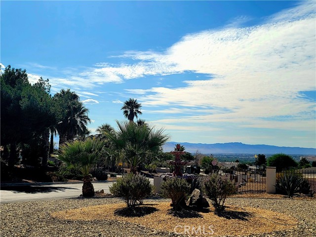 Detail Gallery Image 5 of 35 For 16334 Ridge View Dr, Apple Valley,  CA 92307 - 4 Beds | 2/1 Baths