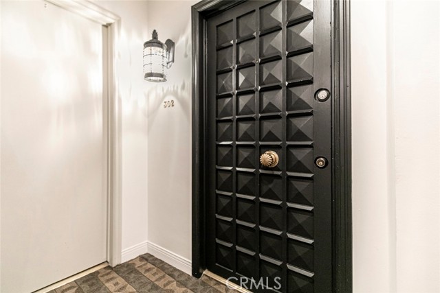 6700 Hillpark Drive, Los Angeles CA: https://media.crmls.org/medias/7d5f95a2-2d7f-44bc-9d24-74b377a80167.jpg