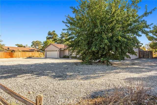 19891 Talihina Road, Apple Valley CA: https://media.crmls.org/medias/7d5fa5a0-f6d2-410a-9b25-0b414bd04d87.jpg