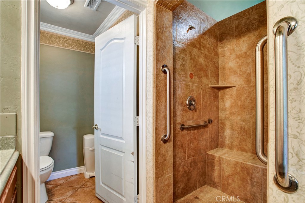 https://media.crmls.org/medias/7d6007bc-5b51-4635-890b-12045c63b3bd.jpg?preset=X-Large