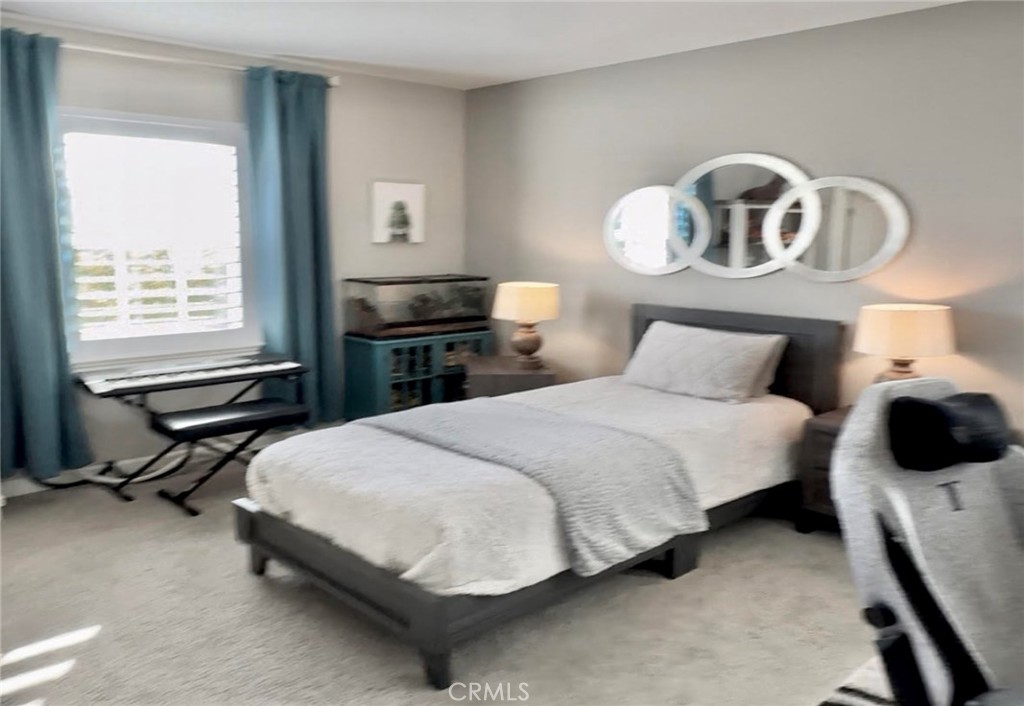 https://media.crmls.org/medias/7d6040c0-8ac8-4b10-bdd1-497c07879d52.jpg?preset=X-Large