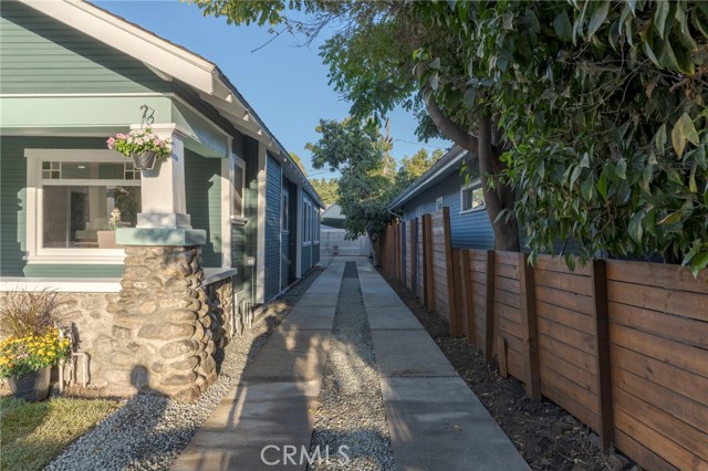 1322 N June Street, Los Angeles CA: https://media.crmls.org/medias/7d608f77-bc40-499c-84d9-278a7cd5f165.jpg