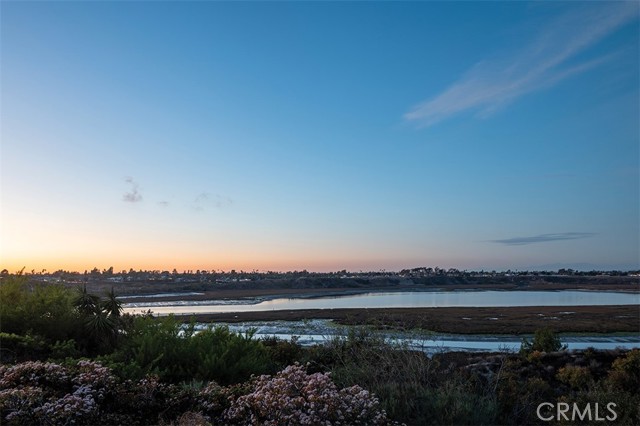 Detail Gallery Image 19 of 28 For 2175 Vista Entrada, Newport Beach,  CA 92660 - 3 Beds | 2/1 Baths