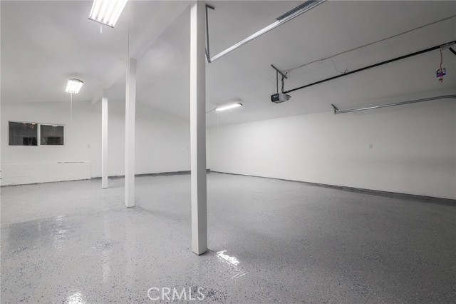 9425 Gierson Avenue, Chatsworth CA: https://media.crmls.org/medias/7d60efd1-2882-4a21-89b6-61d4e57d8b49.jpg
