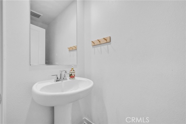 Detail Gallery Image 7 of 26 For 16272 Meadowhouse, Chino,  CA 91708 - 3 Beds | 3/1 Baths