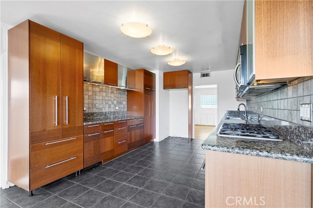 Detail Gallery Image 15 of 53 For 7027 Macapa, –,  CA 90068 - 2 Beds | 3 Baths