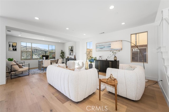 Detail Gallery Image 8 of 38 For 107 Somera, Irvine,  CA 92602 - 4 Beds | 3 Baths