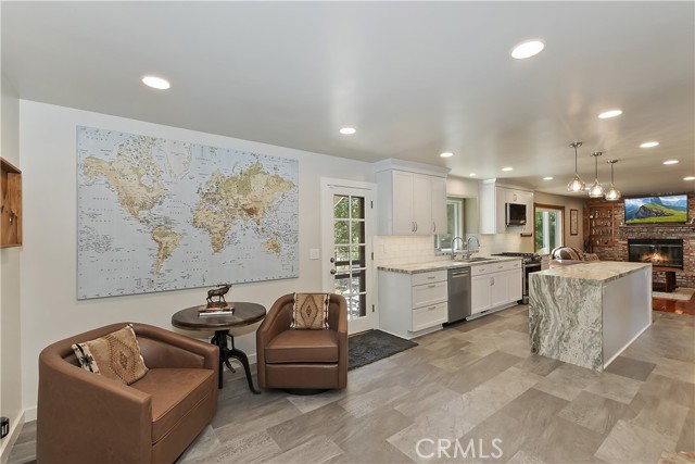 Detail Gallery Image 9 of 54 For 27513 St Bernard Ln, Lake Arrowhead,  CA 92352 - 5 Beds | 3 Baths