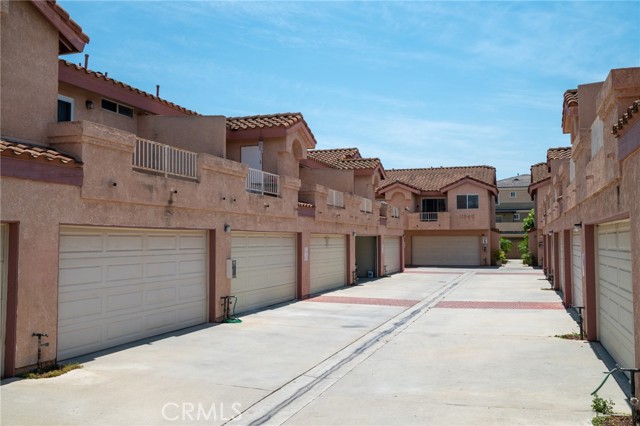 11932 207th Street, Lakewood CA: https://media.crmls.org/medias/7d647e99-09e7-4cc5-9485-a14a75d03ff0.jpg