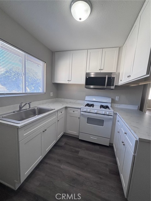 Image 4 of 17 For 607 Limited Avenue 6