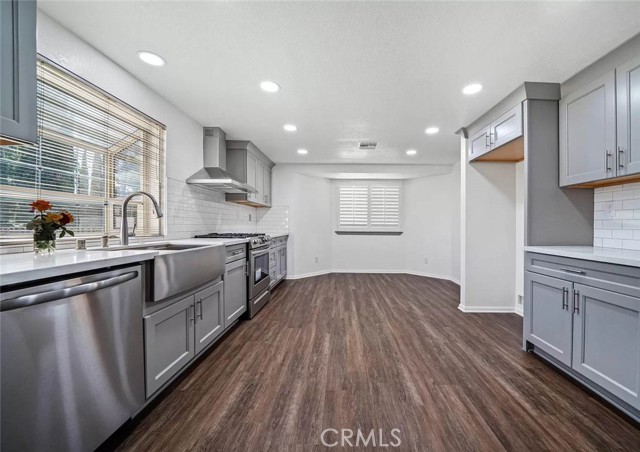 Detail Gallery Image 4 of 14 For 39812 Golfers, Palmdale,  CA 93551 - 5 Beds | 3 Baths