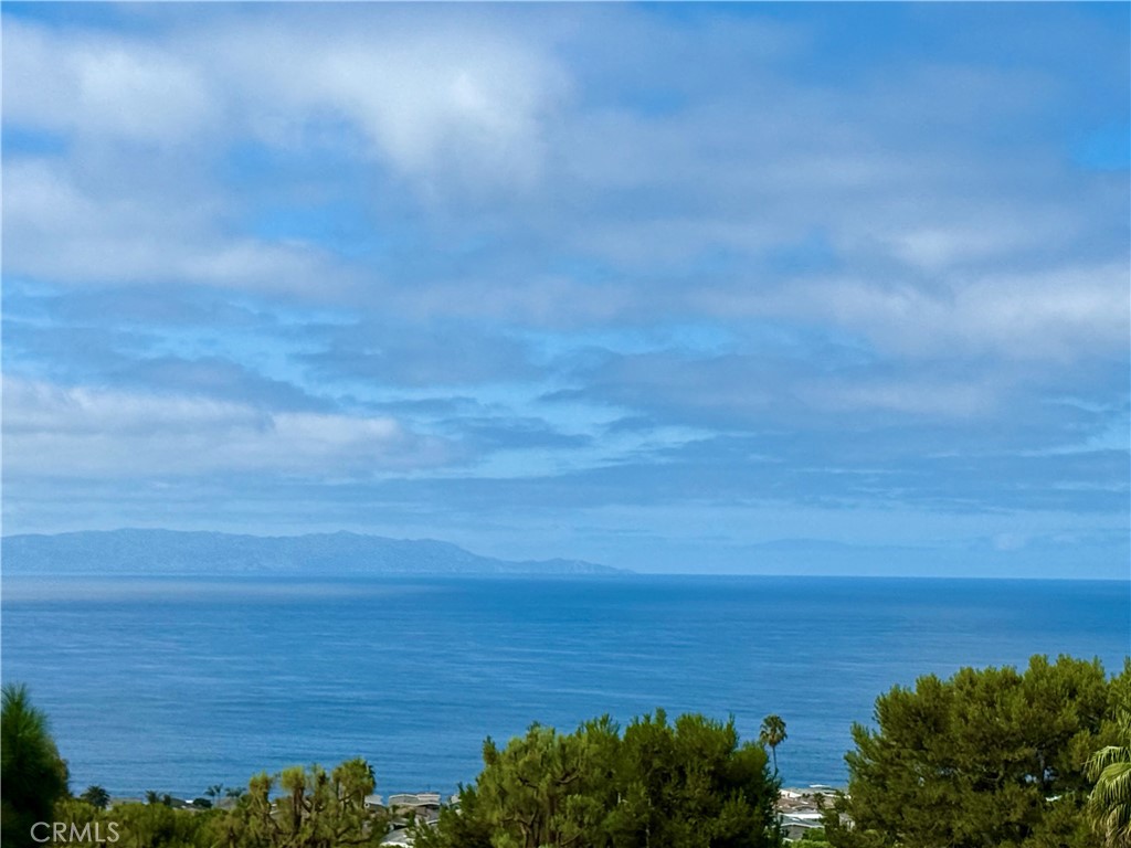 https://media.crmls.org/medias/7d672344-098a-4ffe-b82b-ca122ffecfbb.jpg?preset=X-Large