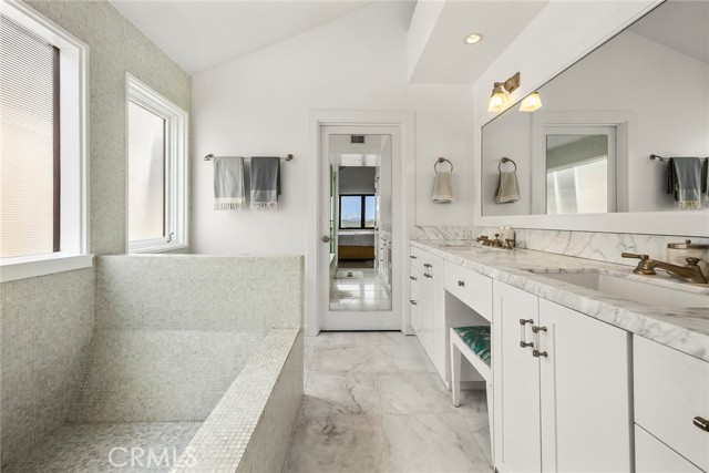 Detail Gallery Image 28 of 45 For 235 Canal St, Newport Beach,  CA 92663 - 4 Beds | 3/1 Baths