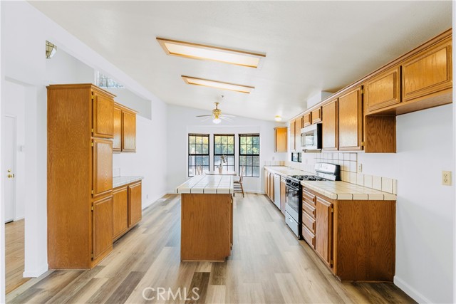 13691 Gavina Avenue, Sylmar CA: https://media.crmls.org/medias/7d676fc7-5a71-42c7-8f6f-3e0237039d7e.jpg
