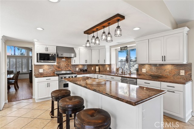 Detail Gallery Image 14 of 31 For 8482 Deepview Dr, Huntington Beach,  CA 92646 - 4 Beds | 3 Baths