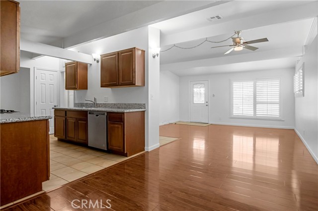 Detail Gallery Image 6 of 22 For 16518 Daphne Ave, Torrance,  CA 90504 - 4 Beds | 2 Baths