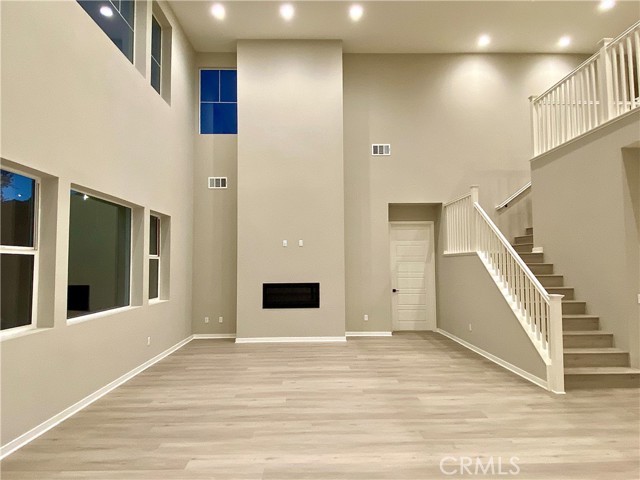 Detail Gallery Image 2 of 31 For 6504 Canyon Oaks Dr, Simi Valley,  CA 93063 - 5 Beds | 4/1 Baths