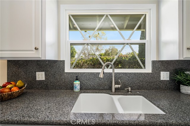Detail Gallery Image 18 of 67 For 1832 Windsor Ln, Santa Ana,  CA 92705 - 4 Beds | 2/1 Baths