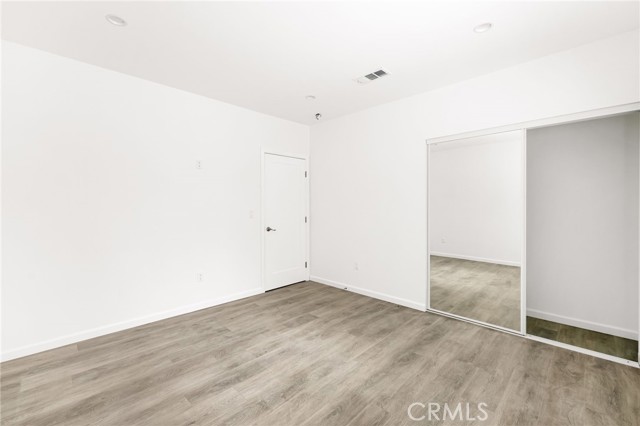 Detail Gallery Image 7 of 13 For 7044 White Oak a,  Van Nuys,  CA 91406 - 3 Beds | 2 Baths