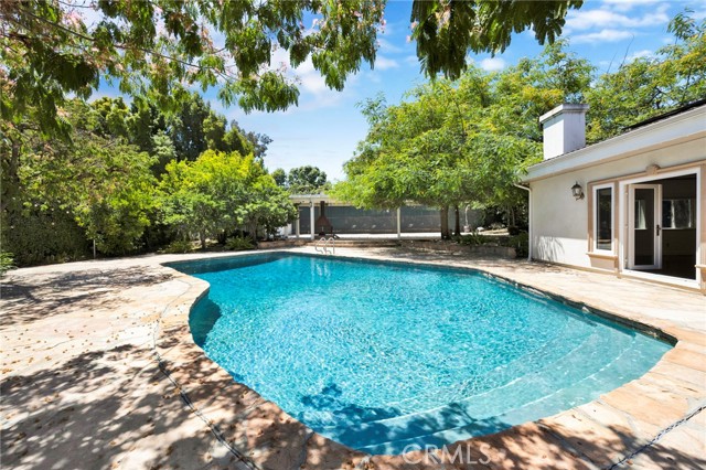 18930 Wells Drive, Tarzana CA: https://media.crmls.org/medias/7d6a1b6d-fbdb-42b0-b02f-4513abd3dfd7.jpg