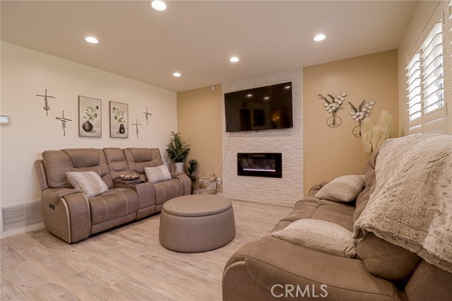 Detail Gallery Image 16 of 30 For 2965 Greenbriar Dr, Ontario,  CA 91761 - 5 Beds | 3 Baths