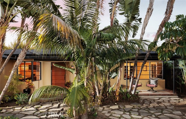 Detail Gallery Image 2 of 46 For 2029 N Flower, Santa Ana,  CA 92706 - 3 Beds | 2 Baths