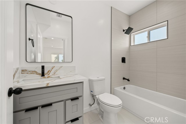 Detail Gallery Image 8 of 14 For 3564 Eagle Rock Bld #1,  Los Angeles,  CA 90065 - 4 Beds | 4 Baths