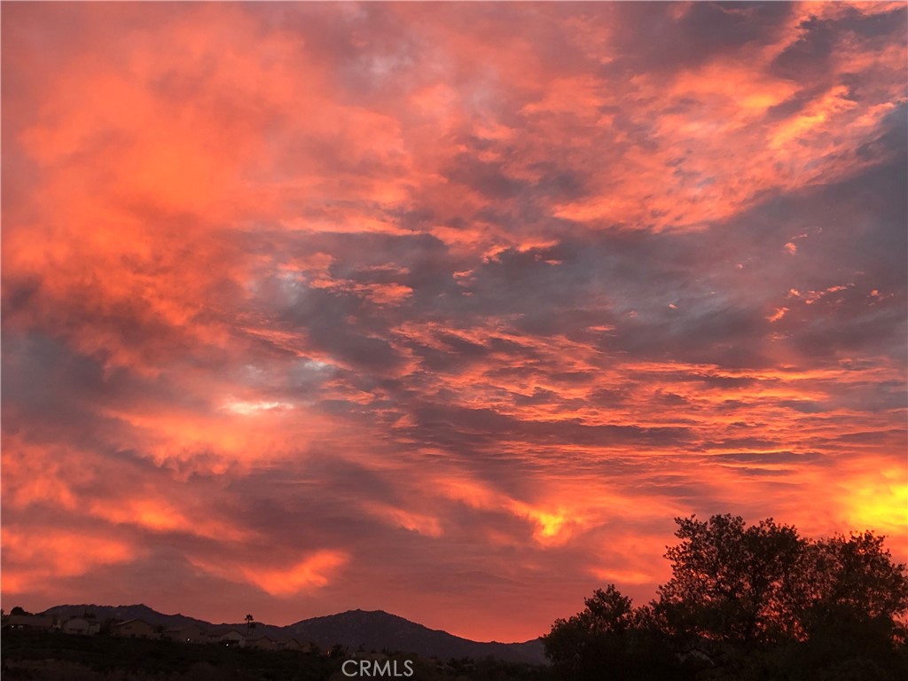https://media.crmls.org/medias/7d6c6492-1a63-4916-96ad-bcccb9930292.jpg?preset=X-Large