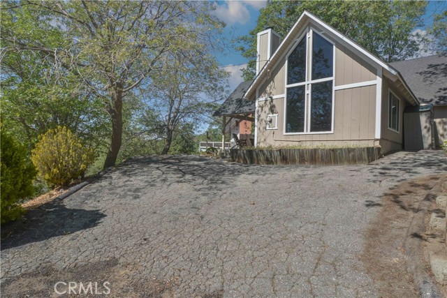 1353 Golden Rule Lane, Lake Arrowhead CA: https://media.crmls.org/medias/7d6c6dfe-f636-4b61-ba5d-5fc42e05b058.jpg