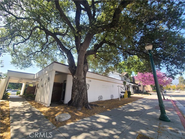 Frontage directly on Indian Hill