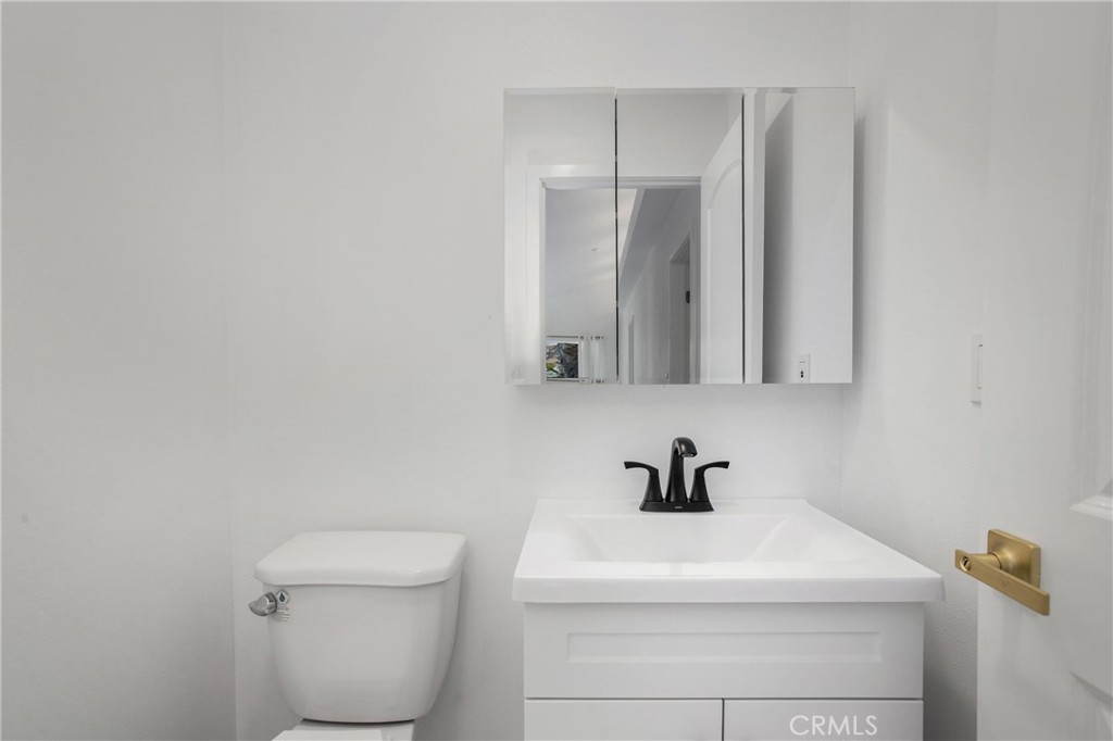 https://media.crmls.org/medias/7d6d1a51-b1e9-4edb-a179-97d0c6e1119c.jpg?preset=X-Large