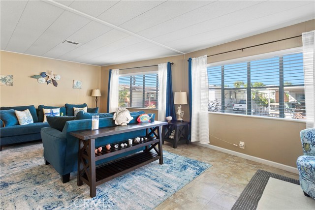 24921 Muirlands Boulevard, Lake Forest CA: https://media.crmls.org/medias/7d6d66ce-4a09-4864-9562-7df351901dc2.jpg
