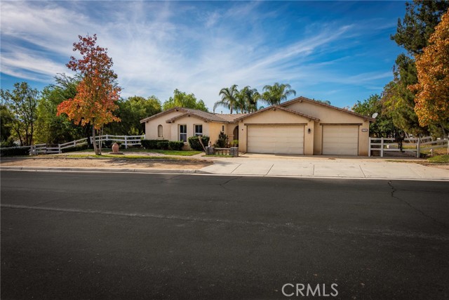 Detail Gallery Image 4 of 35 For 17741 Laurel Grove Rd, Riverside,  CA 92504 - 4 Beds | 3/1 Baths