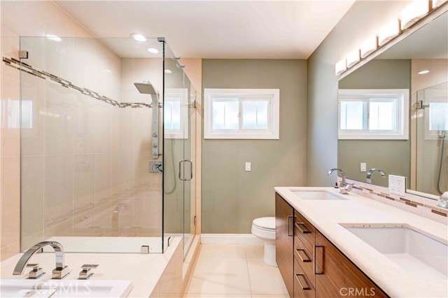 Detail Gallery Image 21 of 29 For 202 Edwards Pl, Glendale,  CA 91206 - 3 Beds | 4 Baths