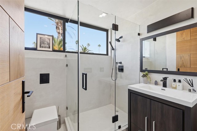 Detail Gallery Image 48 of 62 For 750 California Ave, Venice,  CA 90291 - 4 Beds | 4 Baths