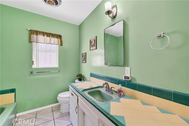 15937 Manzanita, Fontana CA: https://media.crmls.org/medias/7d6f09ca-5954-4a1d-8065-28537f3ddc6a.jpg