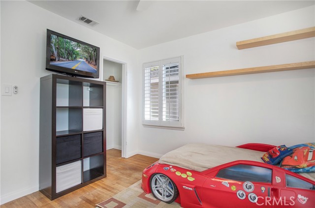 2nd bedroom - notice the updated windows!