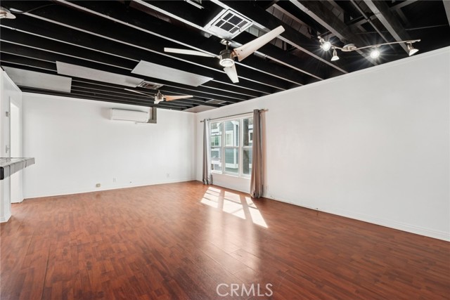 Detail Gallery Image 5 of 21 For 305 Marine, Newport Beach,  CA 92662 - 2 Beds | 1 Baths