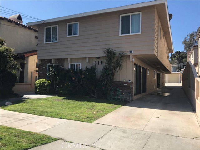 219 N Irena Ave 4 Redondo Beach, California Nice and bright apartment located in a small complex of only four unit in a prime area of South Redondo Beach. Beautifully remodeled. New cabinets and counter tops, sink. in the kitchen. Remodeled bathrooms.
New wood- like flooring in living room and kitchen area, newer carpet in all bedrooms, . Master bedroom with walk in closet opens to the balcony. One other bedroom also has direct access to the balcony. Community laundry. Two car attached garage with new door. Close to school, beaches, shops and restaurants. Great location.