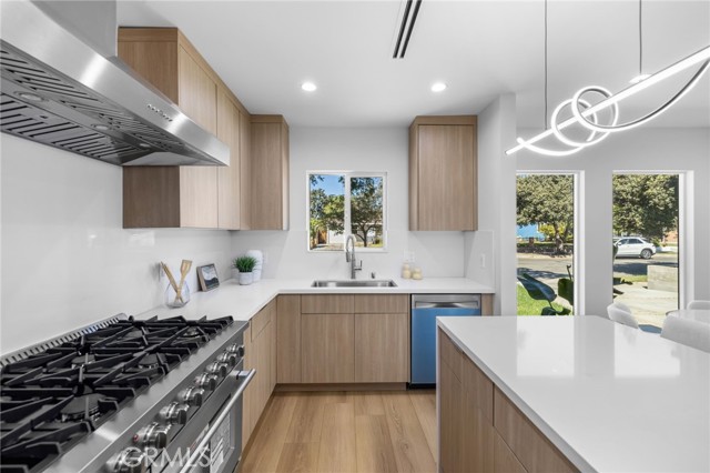 Detail Gallery Image 16 of 69 For 1504 N California, Burbank,  CA 91505 - – Beds | – Baths