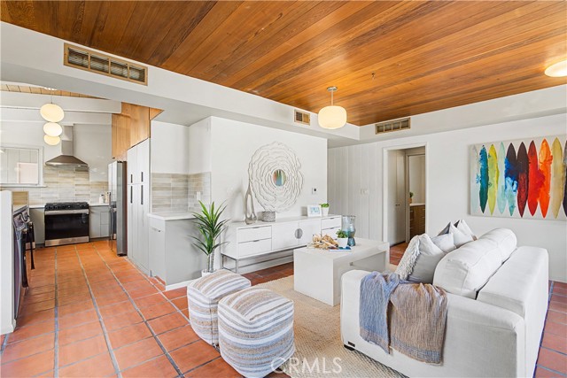 Detail Gallery Image 18 of 45 For 201 Avenue G, Redondo Beach,  CA 90277 - 4 Beds | 3 Baths