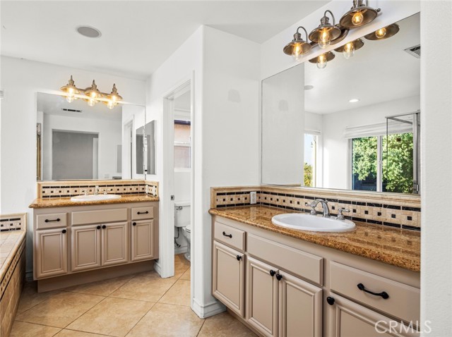 28911 Mirada Circulo, Valencia CA: https://media.crmls.org/medias/7d7151f4-d97d-45d4-bf89-ec332f53a065.jpg