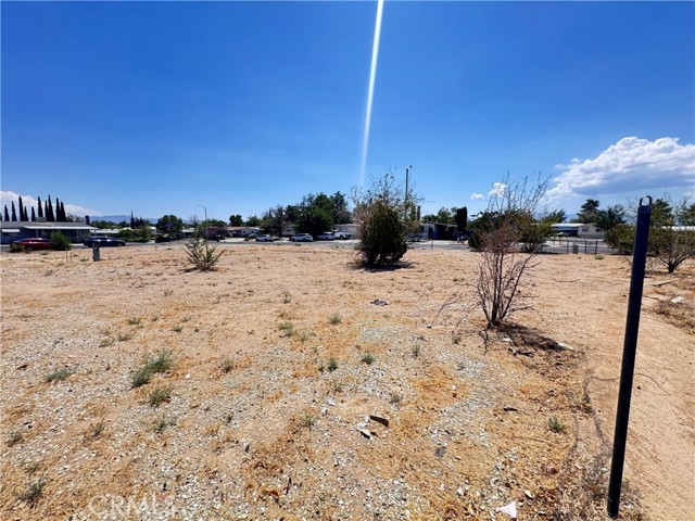 16740 Pebble Beach Drive, Victorville CA: https://media.crmls.org/medias/7d71e938-6f57-411d-ac48-23f05f41dac9.jpg