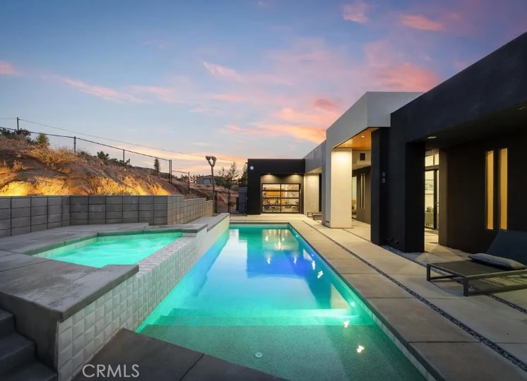 8175 Fox Trail