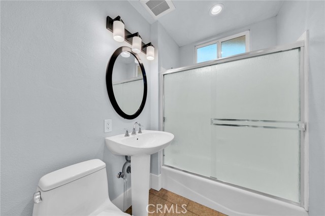 Detail Gallery Image 11 of 17 For 239 1/2 Coronado Ave, Long Beach,  CA 90803 - 1 Beds | 1 Baths