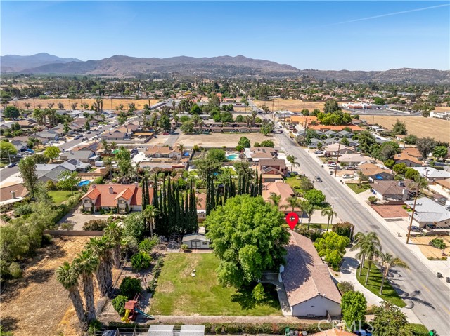 274 N Hemet Street, Hemet CA: https://media.crmls.org/medias/7d732257-fa9a-4ca2-ab0e-74d751b2f9f0.jpg