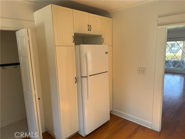 696 E Columbia Avenue, Pomona CA: https://media.crmls.org/medias/7d736381-d888-453c-8707-e064059420a4.jpg