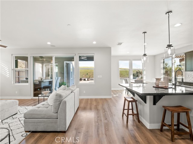 Detail Gallery Image 11 of 52 For 4483 Crown Bluffs Dr, Madera,  CA 93636 - 4 Beds | 3 Baths